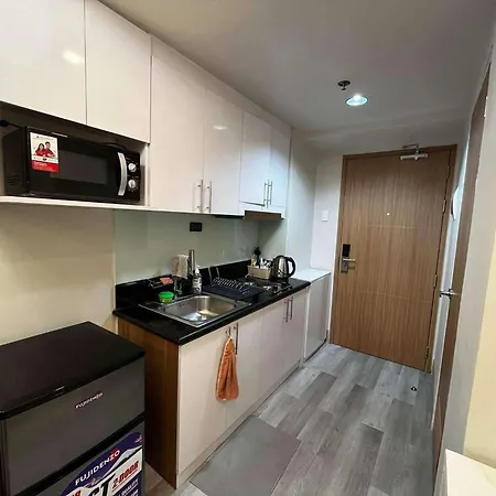 Stylish And Modern Suite With Pool Access And Parking